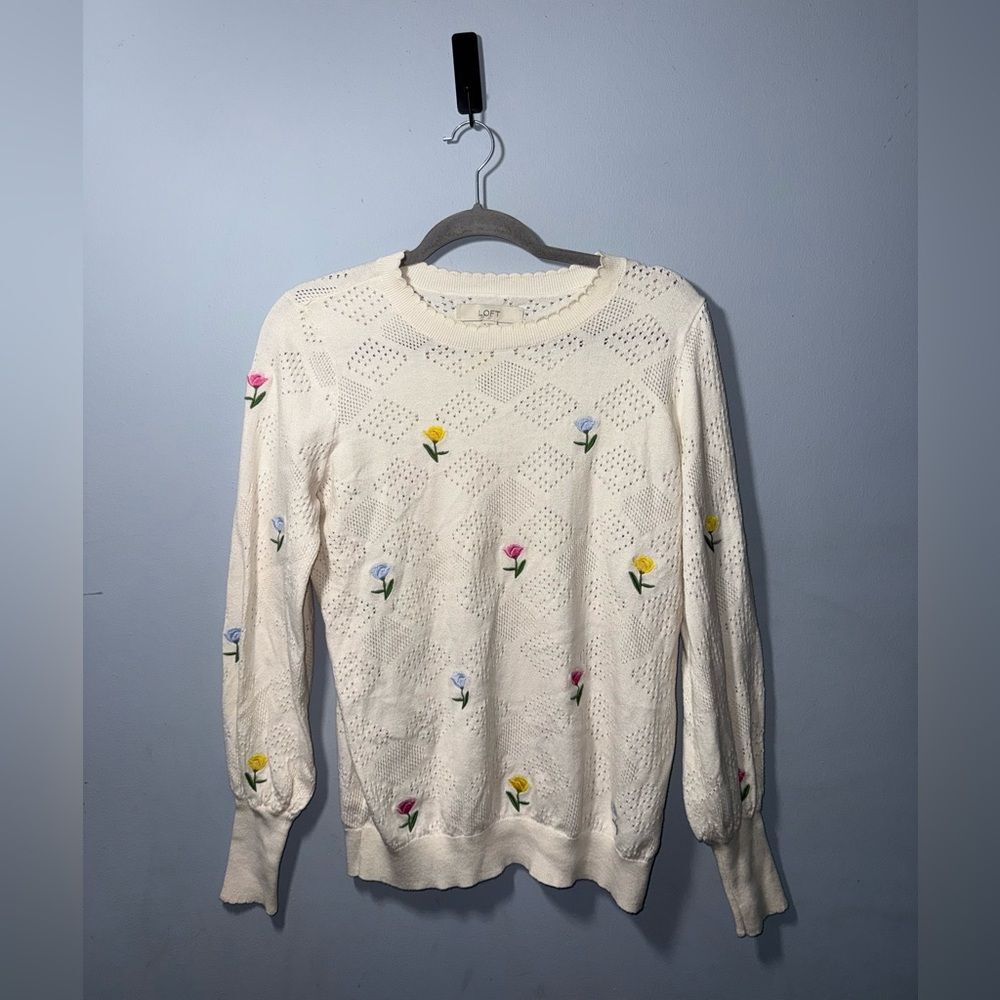 LOFT womenโs scalloped eyelet Embroidered Floral Sweater Size M GUC feminine